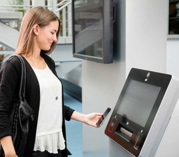 Die NFC-Reicherweite ist etwa zwei Zentimeter