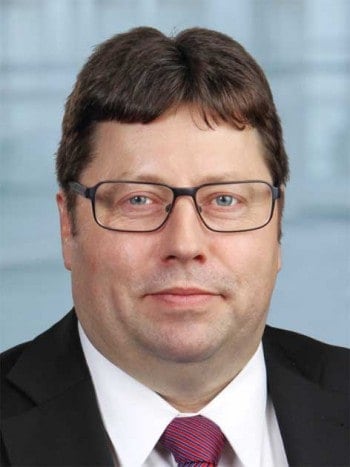 Herr Bartsch arbeitet bei der FI im Bereich Risikokreditprozesse und AktivdruckcenterFI