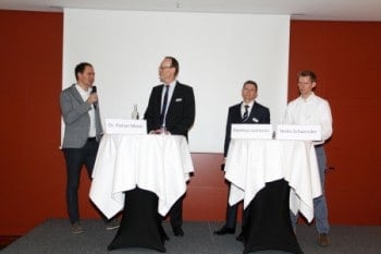 Teilnehmer der Podiumsdiskussion (von links): Dr. Florian Moser, Fidor Bank; Prof. Dr. Hans-Gert Penzel, ibi research; Matthias Zacharias, Landesbank Hessen-Thüringen; Heiko Schwender, CommerzVenturesibi research