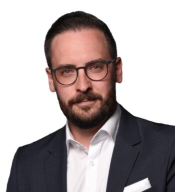 Wer steuert wen? – Wie KI & Non-human Identities die Kontrolle in Banken übernehmen- ein Beitrag von Julian-Alexis Wolff und Magnus Speier, Partner bei KPMG