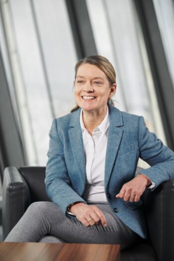 Susanne Prager, Head of Cash Management bei der Raiffeisen Bank International (RBI), stellt die neuesten Open-API-Funktionalitäten vor