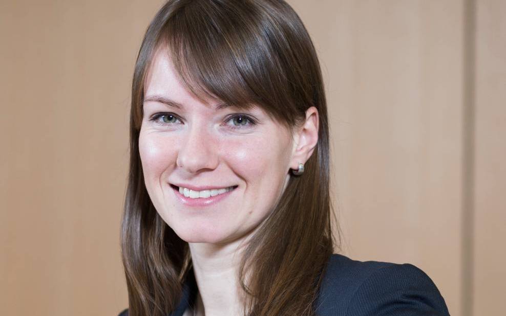 Maxi Harm, Senior Project Manager bei der KfW IPEX-Bank, ist Expertin für die Finanzierung digitaler Infrastruktur. Ihr Fokus liegt auf der Unterstützung von Rechenzentren, insbesondere im Hinblick auf nachhaltige und grüne Lösungen.