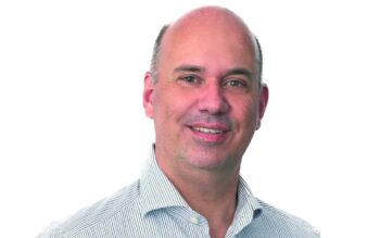Henning Brandt, CCO bei Computop, wird abgebildet. Er hat umfangreiche Erfahrung im Bereich Kommunikation und beschäftigt sich mit Themen wie bargeldlosen Zahlungen und Transaktionen.