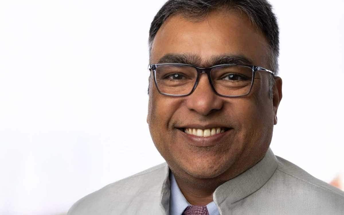 Manikandan Ganesan, Vice President für Cash & Digital Channels bei Finastra, präsentiert sich lächelnd. Seine Expertise in Agentic AI und strategischen Lösungen für das Corporate Banking wird durch seine langjährige Erfahrung in Führungspositionen unterstrichen.