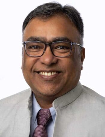 Manikandan Ganesan,Vice President für Cash & Digital Channels bei Finastra, präsentiert ein Lächeln. Seine Expertise in Agentic AI unterstreicht die Notwendigkeit autonomer Systeme im Corporate Banking, die komplexe Prozesse und Governance-Anforderungen effizient verwalten können.